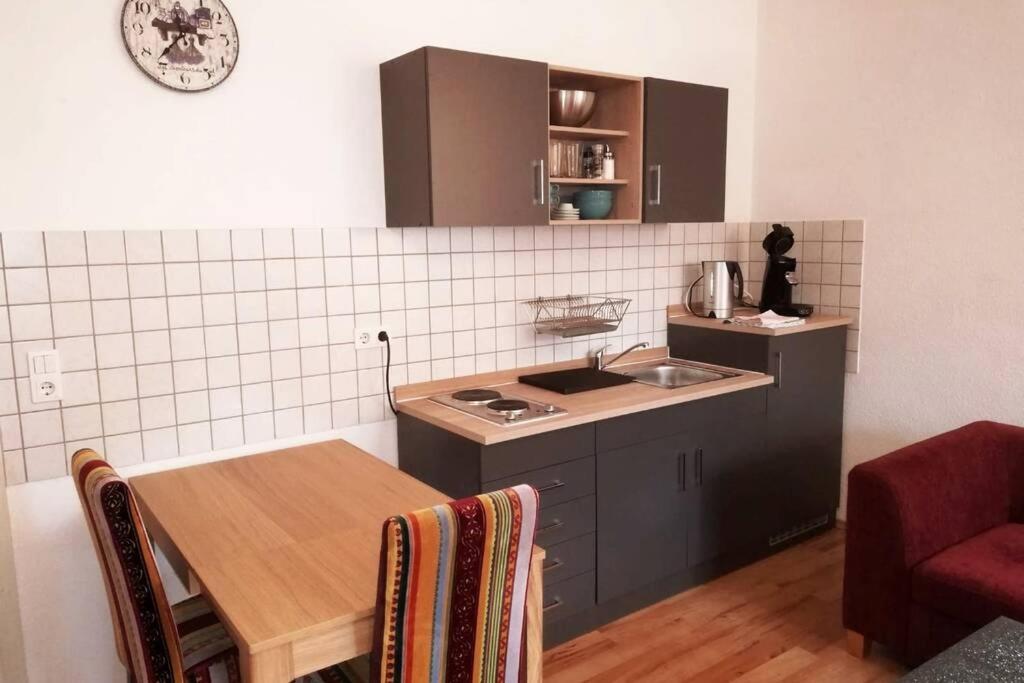 Ferienwohnung - Apartment Mit Balkon In Halle-Saale, Trotha Halle  Exterior foto